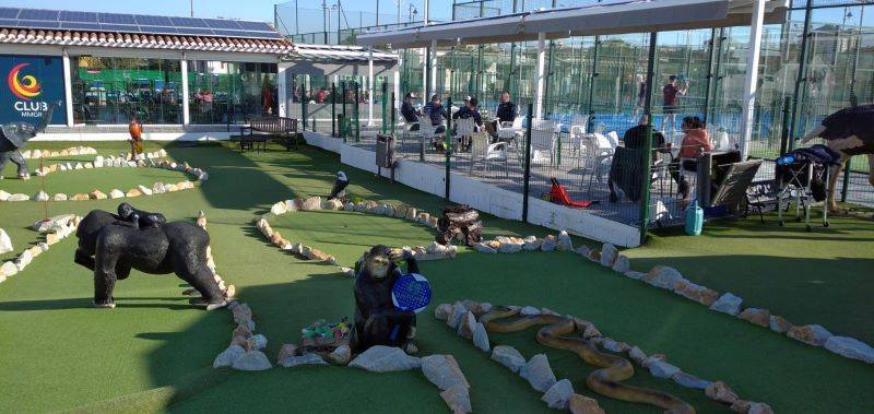 Mini golf at Club MMGR