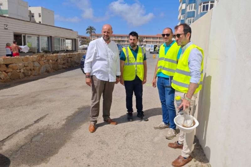 Work gets underway to create pedestrian path to popular La Manga beach
