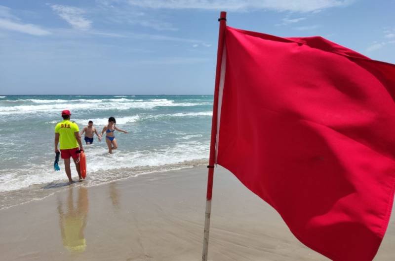 Swimming banned this Friday on the Mediterranean beaches of La Manga and Cabo de Palos