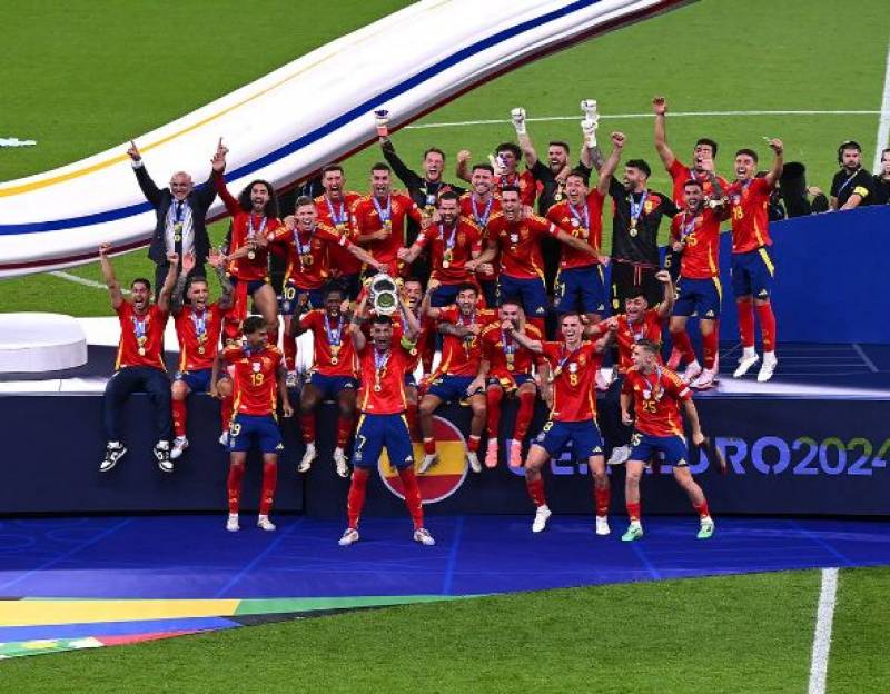 Spain pulls off the double in a massive weekend for sport