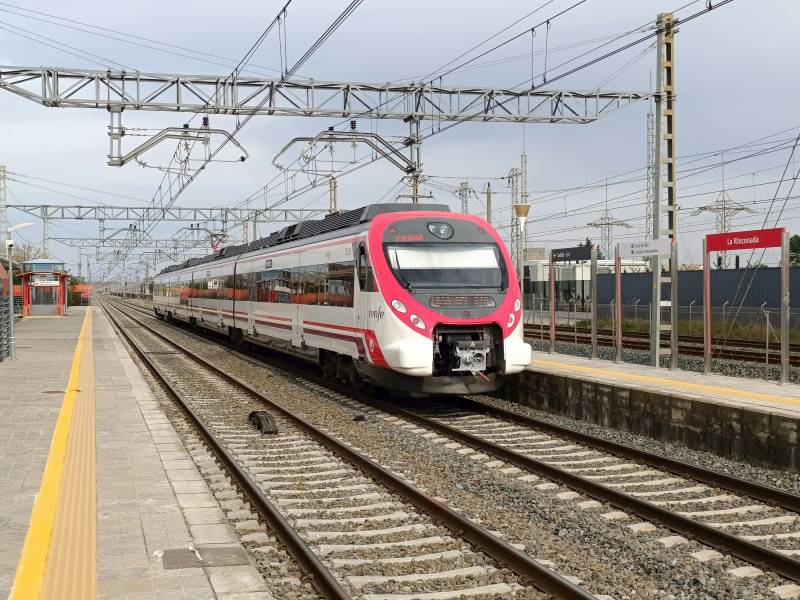 Train chaos after blackout: Renfe offers free refunds and exchanges