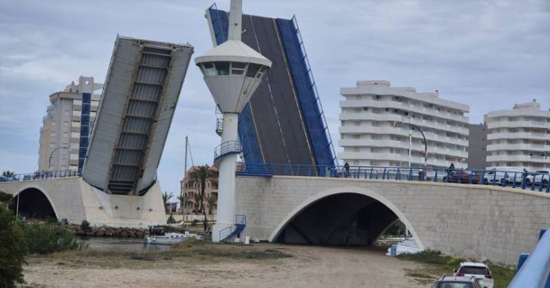 La Manga locals call for tunnel to replace failing Estacio Bridge