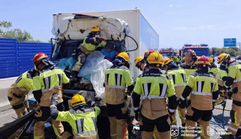 17 people injured in Torremolinos as bus and lorry crash into each other on AP-7