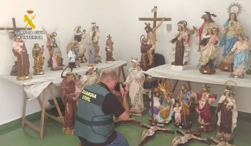 Man arrested after more than 50 religious statues stolen from cemeteries in Murcia and Orihuela