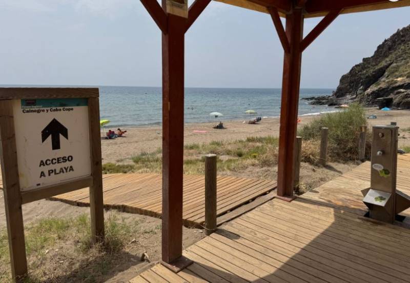 Lorca spruces up its beaches for summer in the sun