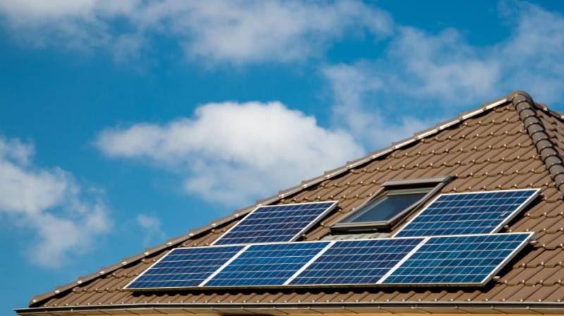 Is it true that solar panels produce less energy in summer?