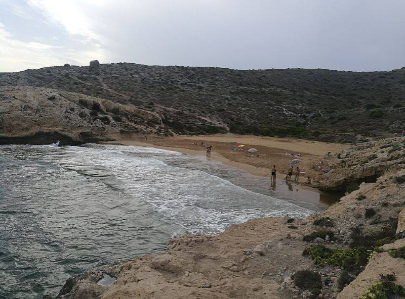 Bomb squad evacuates Cartagena beach
