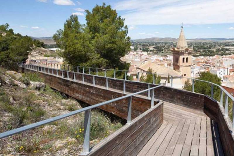 October 5 Free guided walk along the Pasarelas Yecla nature path to the castle hill sanctuary and the Museo Mariano