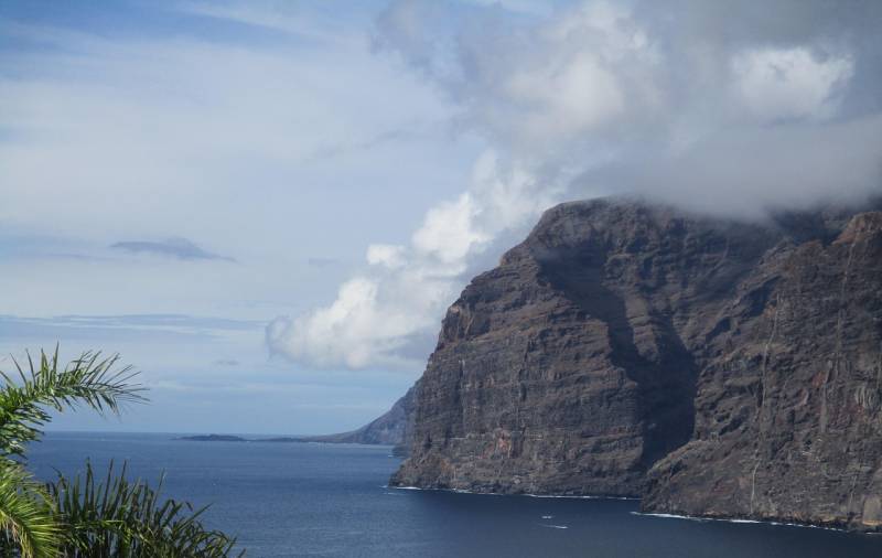 Tragedy deepens at Tenerife pool: Fourth victim succumbs after deadly waves