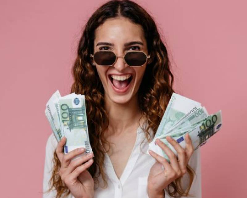 How much do you need to earn to be happy in Spain? Someone has actually worked it out