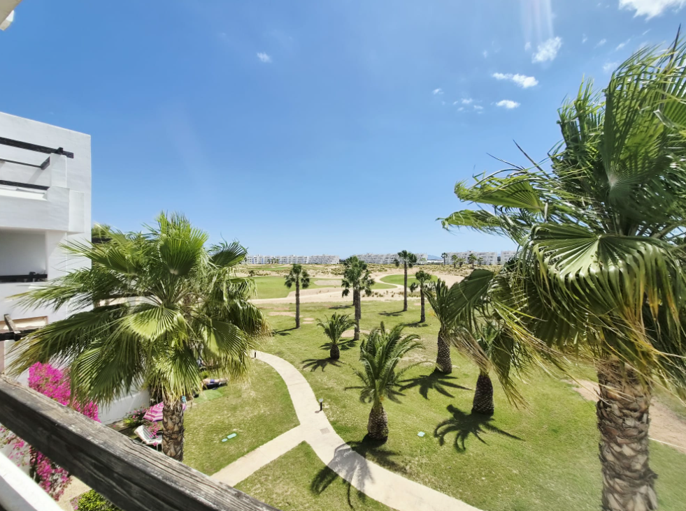 South-facing 2-bed apartment in Las Terrazas de la Torre for just €126,999