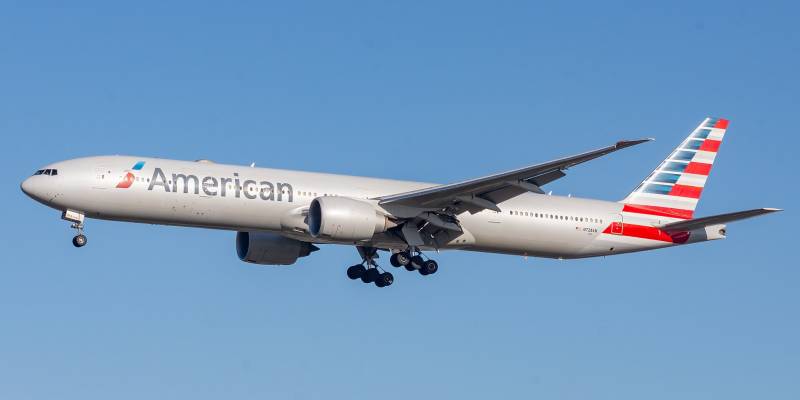 Barcelona to Chicago flight suffers two burst tyres during landing